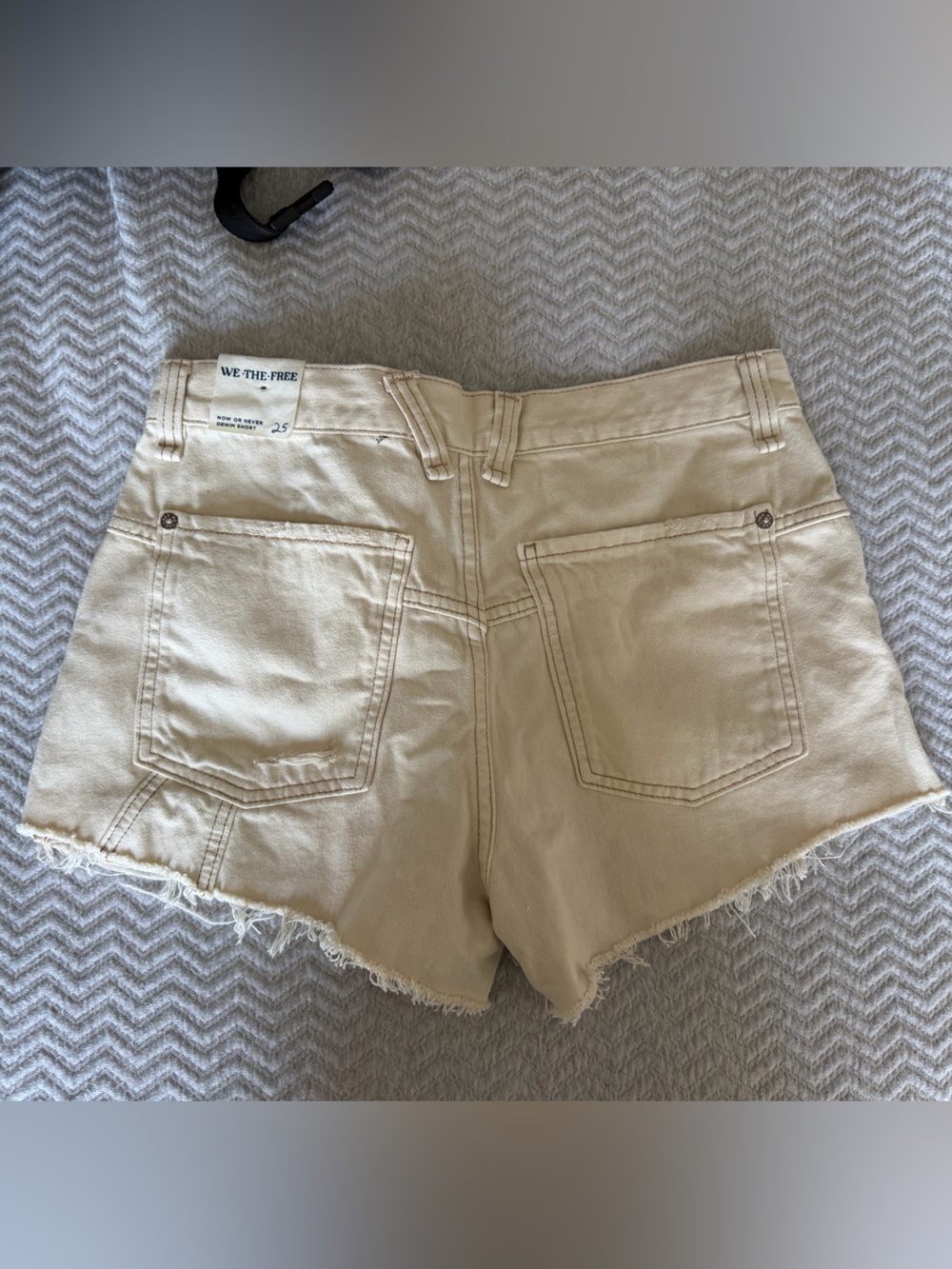 Free People We The Free Ecru Denim Shorts Distressed Raw Hem 25 NWT - Picture 4 of 9